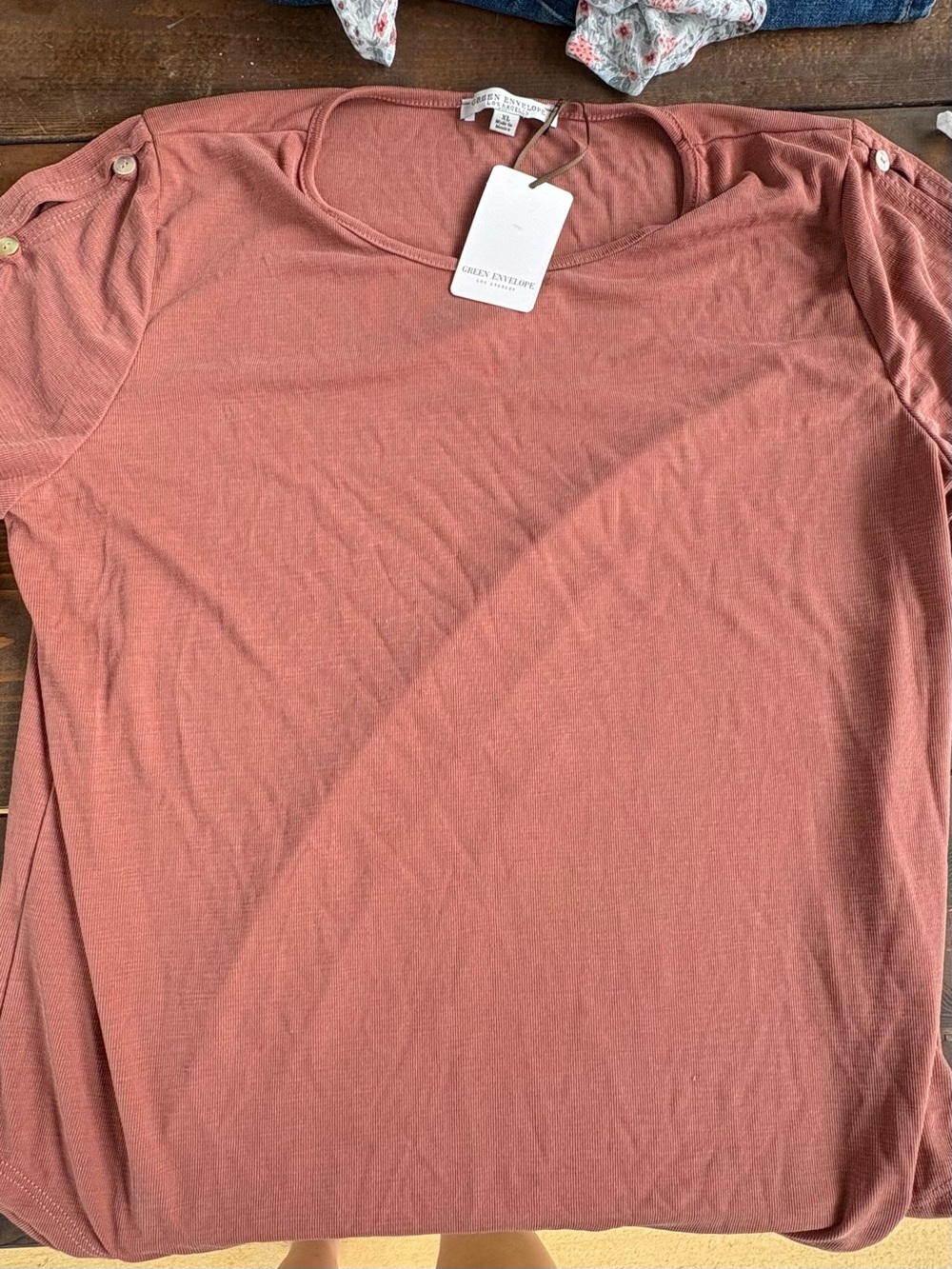 Green Envelope Women's Dusty Rose Button-Shoulder Short Sleeve Top